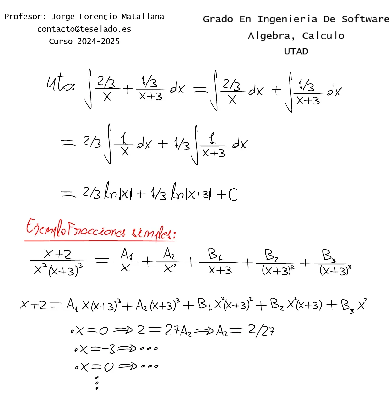 Pizarra de clase, página 2: final de la integral B por fracciones simples y un ejemplo de descomposición con raíces repetidas